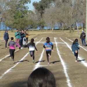 VILLA RUMIPAL TIENE UNA NUEVA PISTA DE ATLETISMO